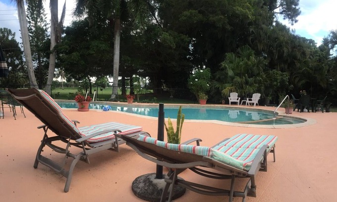 Coquina Sands Apartamento | Zen Garden Private Guest House por Beach n Golf