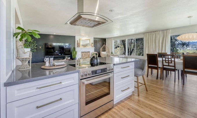 Amazon Apartamento | Zen Haus suite A&B · Luxe Spacious Retreat, UofO 1 mile, KING beds, soaking tub