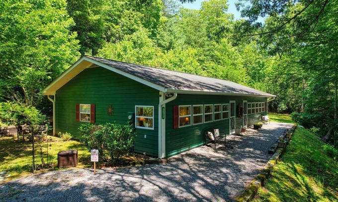 Hiawassee Cabaña | Zen in the Woods - Gorgeous views! Multiple outdoor sitting spaces to enjoy..
