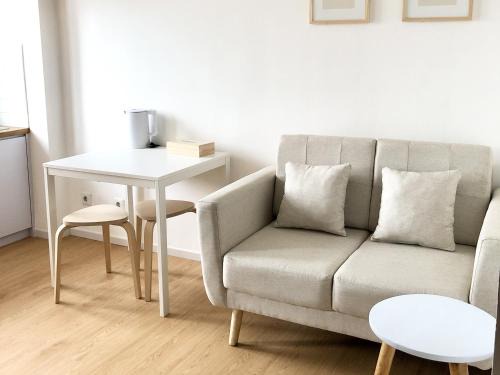 Bandung Kulon Apartamento | Zen Inspired 2-bedroom Apartment with Mountain City View