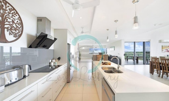 Darwin City Centre Apartamento | ZEN LUXURY: 2-Story 4-BR Penthouse in Darwin City with Mindal Markets & Harbour Views