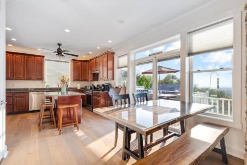 Smithsburg Casa | Zen Mountainside Retreat - Spa & Amazing Views! Hot tub, Fire pit & Decks