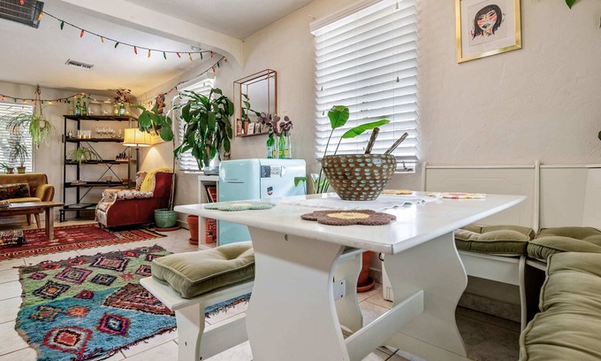 Mountain 1st Avenue Casa | Zen Retreat | 7Min Drive to Centennial Hall
