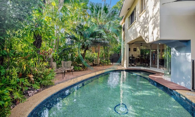 Fannie Bay Casa | Zen Serene Seascape: Family Pool ~ BBQ ~ Markets