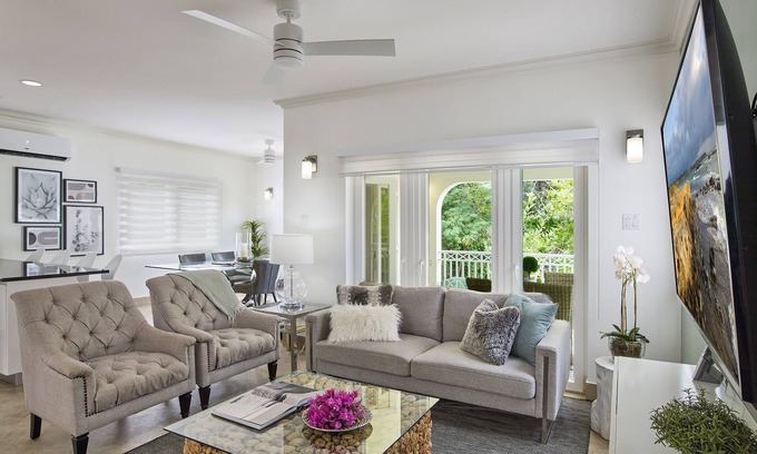 Gibbs Bay Condominio | Zenbreak KingsGate # 1