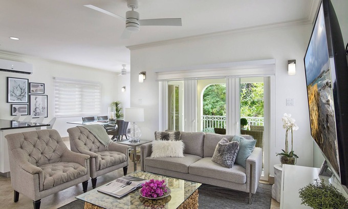 Gibbes Casa | ZenBreak KingsGate #1 is a 2 bedroom luxury holiday townhouse 3 minutes away from Gibbs Beach