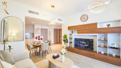 Abu Dhabi Apartamento | Zenith 1BR Retreat with Pool Access - Short Stroll to Yas Mall & Thrill Parks