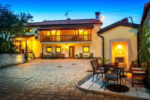 Divaca Apartamento | Zenja Apartments - Property with Cozy Garden & Free Private Parking