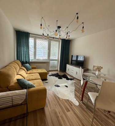 Zvolen Apartamento | ZENNA Apartment v centre mesta s parkovaním FREE