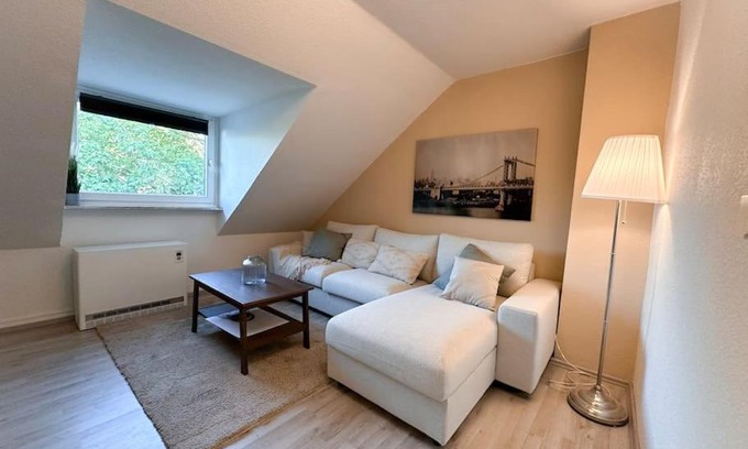 Ostviertel Apartamento | Zentrale Wohnung für 4 mit Bett und Schlafcouch