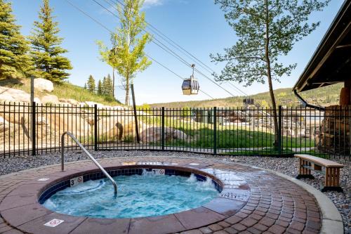 Winter Park Casa | Zephyr Mountain Lodge 1420 Ski-In Ski-out Winter Park Resort base