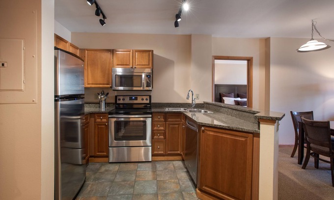 Winter Park Condominio | Zephyr Mountain Lodge, Condo | 2 bedroom Continental Divide & The Village Views (Select Rated Condo 2402)