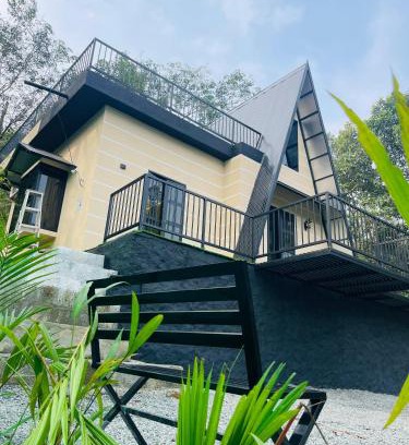 Irinjalakuda Casa | Zerahs Villa - Independent Villa, Athirappilly