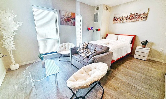 Downtown Des Moines Apartamento | Zesty Orange Abode (438)