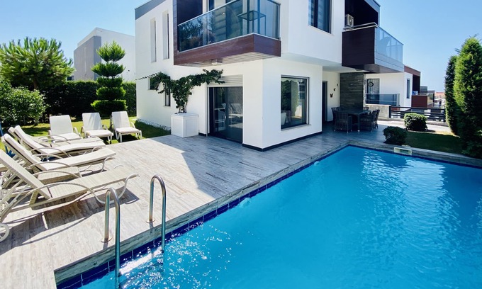 Kusadasi City Centre Villa | zeta a7 villa