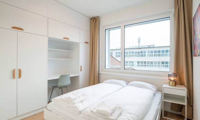 Center Apartamento | ZH Red 5 - Letzigrund HITrental Apartment