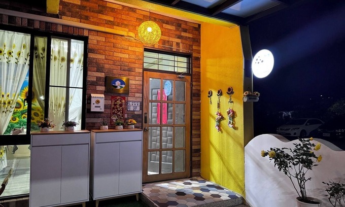 Zhiben Cama Y Desayuno | ZHIBEN SUNFLOWER BED AND BREAKFAST