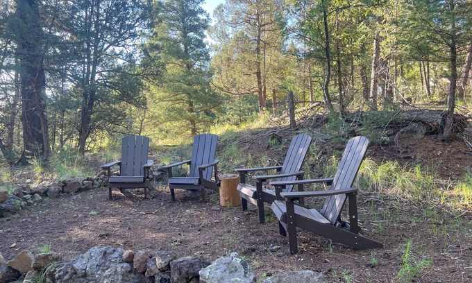 Ruidoso Cabina | Zia Den Cabin located beneath the Ruidoso Pines