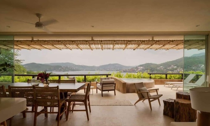 Playa Las Gatas Apartamento | Zihua Bay Jewel: Lux 3-Bdrm PH steps from Beach
