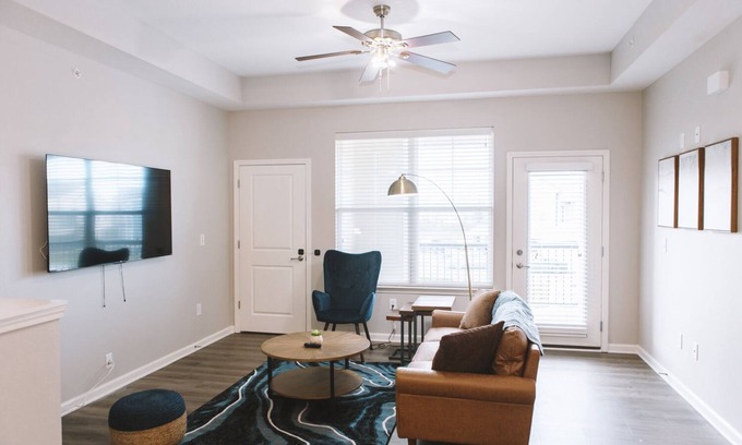Zionsville Condominio | Zionsville Luxury 1BR w/ Balcony