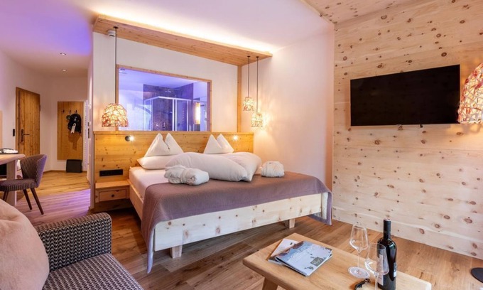 Haus Casa | "Zirbe Romantik" - double room w. Bathtub, WC (4 - 6 n.) - Nature and wellness hotel