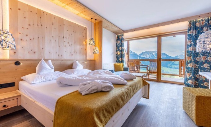 Haus Casa | "Zirbe Weitblick" - double room, shower, WC (4 - 6 nights) - Nature and wellness hotel