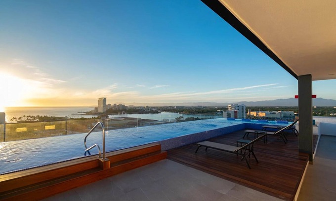 Palmar de Aramara Condominio | Zoho Skies 2 BDR & Bay View