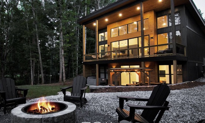 Westminster Cabina | Zoka - A Luxe Modern Cabin Near Clemson w/ Hot Tub - Lake Hartwell