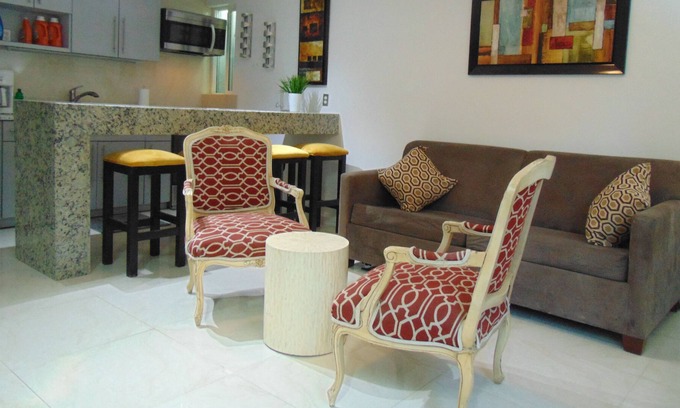 Tijuana Apartamento | ZONA RIO ELEGANT CHARM COMFORTABLE COZY SECURE TOWN-HOME VALENCIA # 2