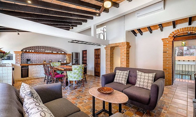 Zona romántica Casa | 2 cuadras de la playa 2 dormitorios y 3 baños Casa de pueblo Ubicación fantástica