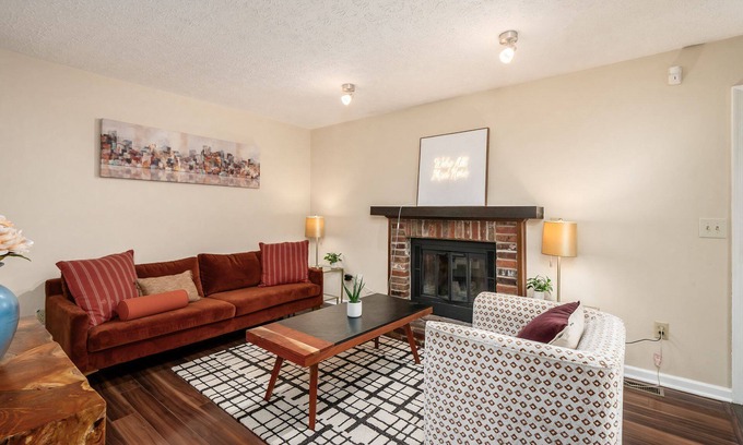 Columbus Casa | Zoo Getaway, 3BR Home w/Yard Games & Comfort, Family Friendly
