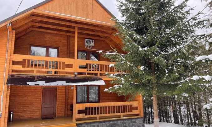 Skhidnytsya Casa | Zrub
