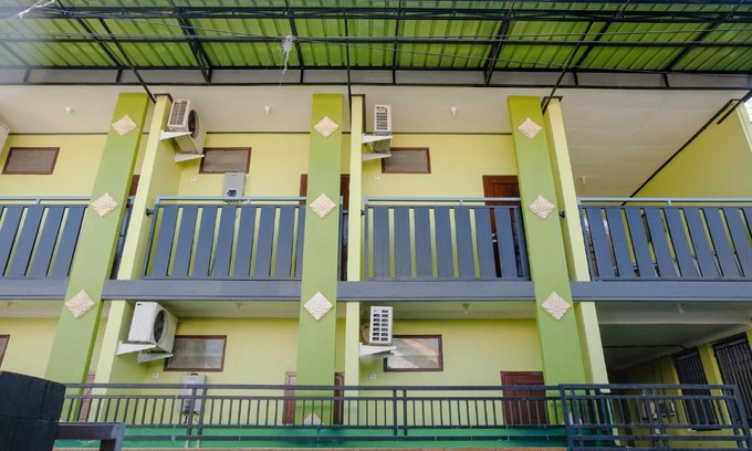 Kalipuro Hotel | Zulfina Homestay Syariah RedPartner