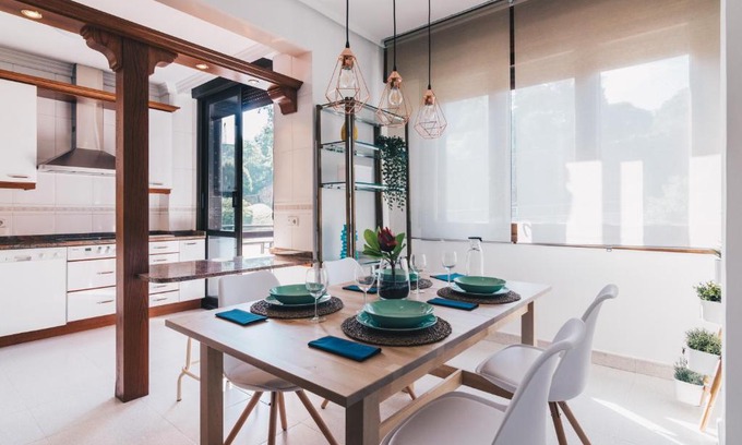 Uribarri Apartamento | Zumalakarregi Apartment by People Rentals