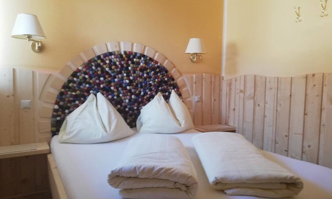 Eberstein Casa | Zweibettzimmer Sonnenquelle - Gottes Hand - Biolandhaus Arche