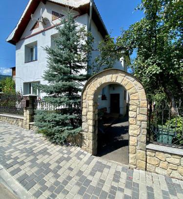 Yaremche Casa | Zyma_Lito Guest House