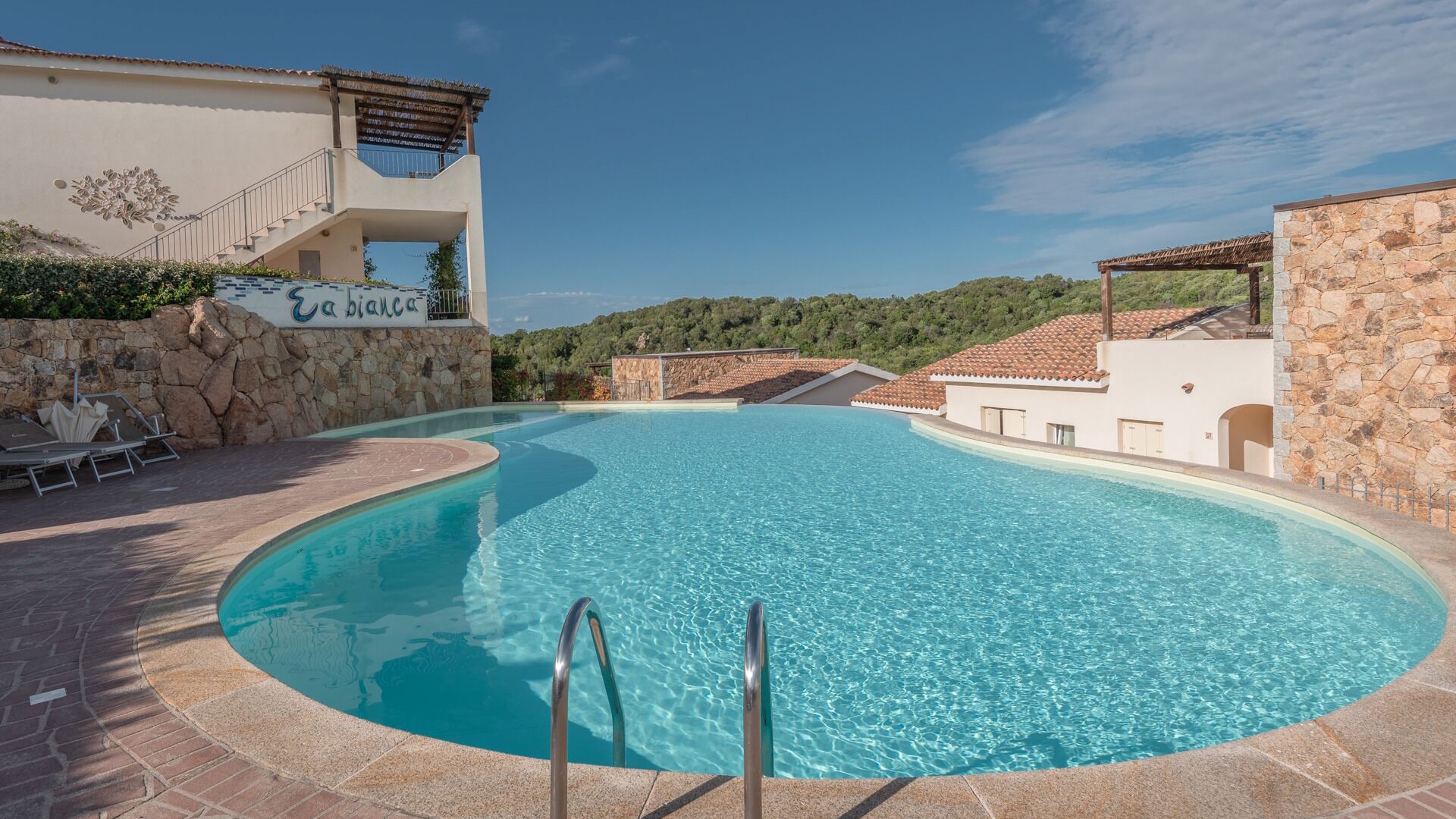 foto de Balcón de patio en Baja Sardinia
