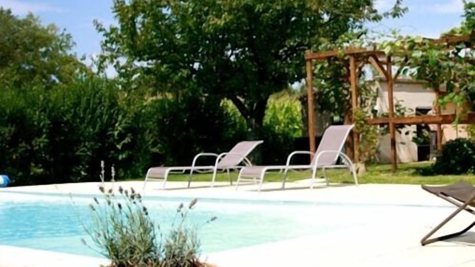 foto de Exterior en Saint-Jean-de-Thurigneux