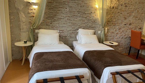 Habitación superior con 1 cama doble o 2 individuales