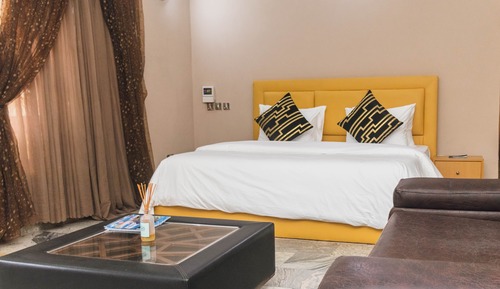 Deluxe Studio Suite