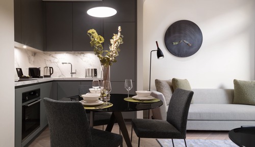 Apartamento, 2 habitaciones, balcón, vistas a la ciudad