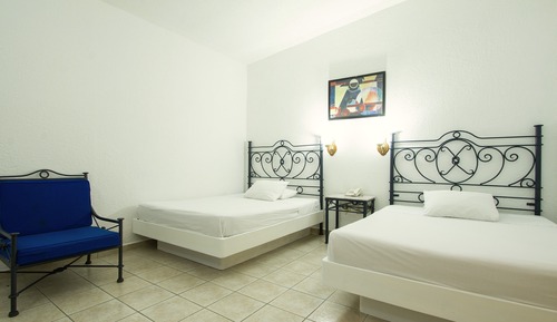 Habitación básica doble, 2 camas dobles, vistas al patio