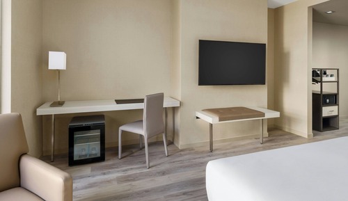 Habitación, 1 cama de matrimonio grande (Mobility Accessible, Tub)