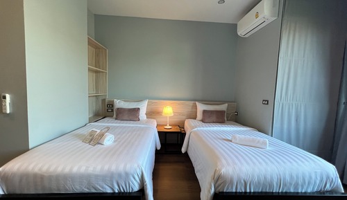 Habitación básica con 2 camas individuales