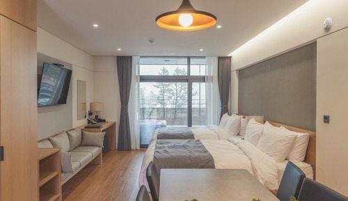 Family Double Room Balcony with Spal Bathtub-Floor assignment in sequence-2nd floor has no view