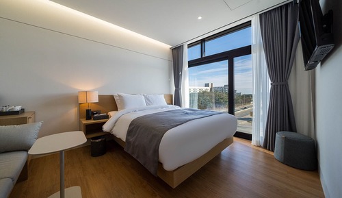 Connecting Room (Deluxe Double Room + Standard Room)