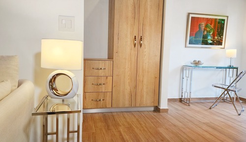 Suite estudio, 1 cama de matrimonio grande, vistas al río, en la zona del jardín
