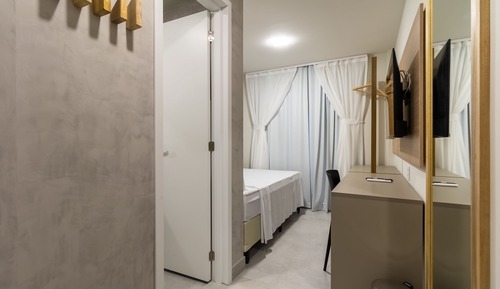 Habitación básica con 2 camas individuales