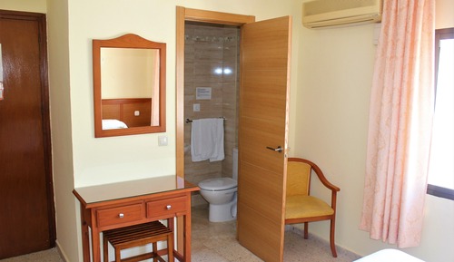 Habitación Doble Estándar con 1 cama doble o 2 individuales