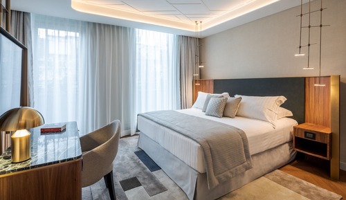 Terrace Suite- Kids & Teens Free